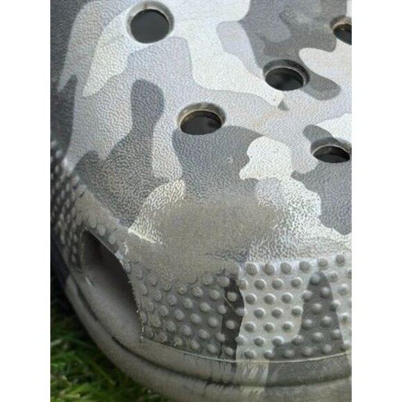 Camouflage Crocs Clogs Mens Size 8 Lightweight & Comfortable Water-Resistant Sli - Picture 2 of 5